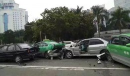 最新撞车爆料视频,惊心动魄！最新撞车爆料视频揭秘事故瞬间